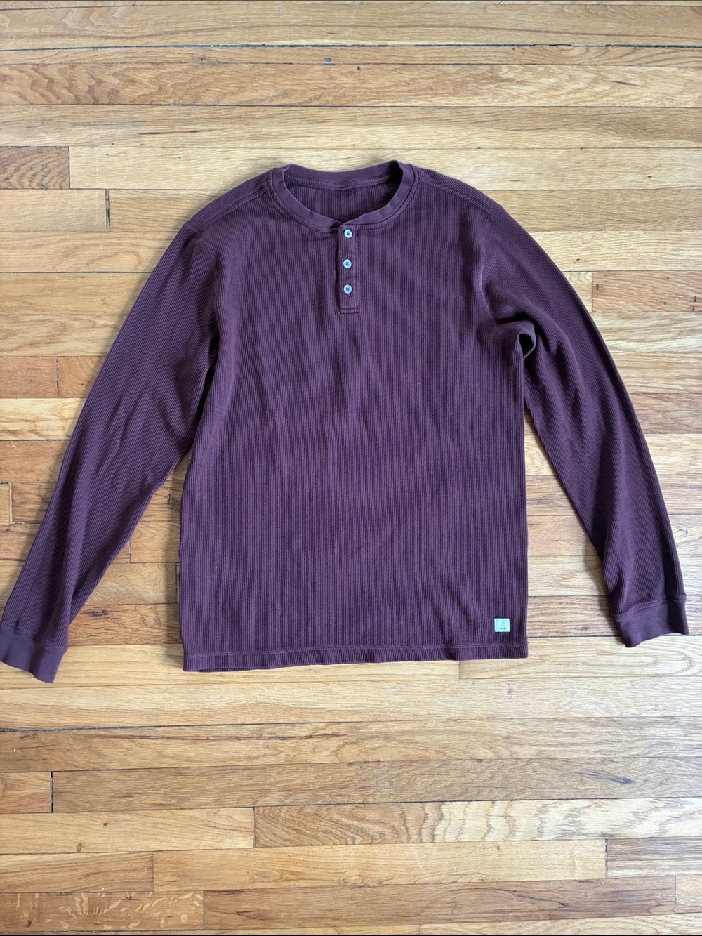 Vuori Long Sleeve Waffle Henley Mens Medium Java Maroon Brown Thermal Knit Cozy